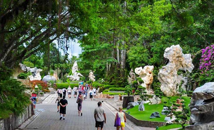 Сад миллионолетних камней в Паттайе