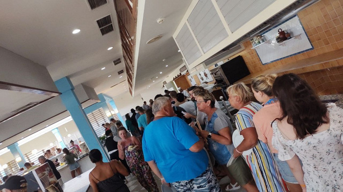 Воровство, блохи на пляже и «гладиаторские бои» за еду: шокирующий отзыв о Кубе