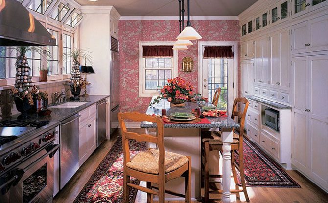 20 оригинальных идей использования обоев на кухне