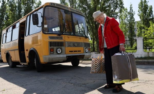 Фото: эвакуация из затопленных районов Херсонской области после разрушения Каховской ГЭС