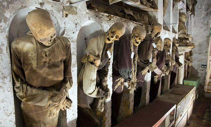 Гора Крестов и ещё 9 самых жутких туристических направлений