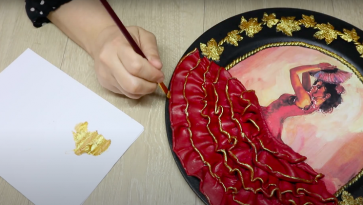 Необычный декор тарелки