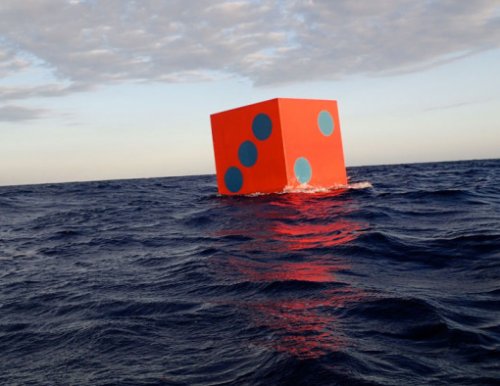 Произведения искусства, созданные из игральных костей