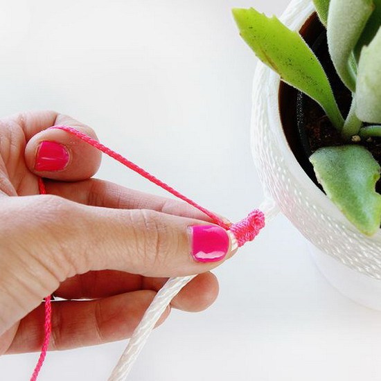 Украшаем скучные цветочные горшки: из джута, шпагата и веревки