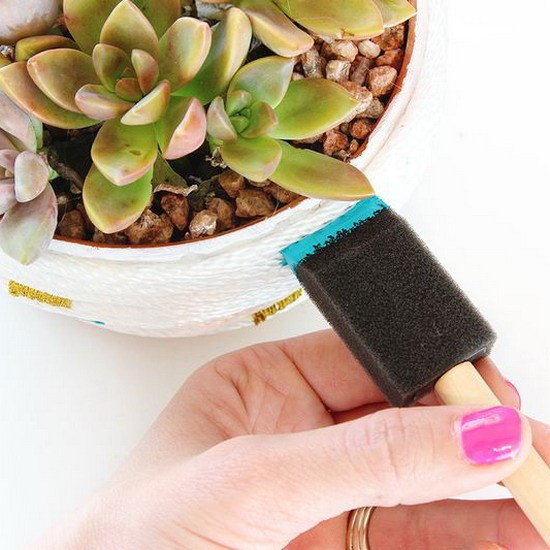 Украшаем скучные цветочные горшки: из джута, шпагата и веревки