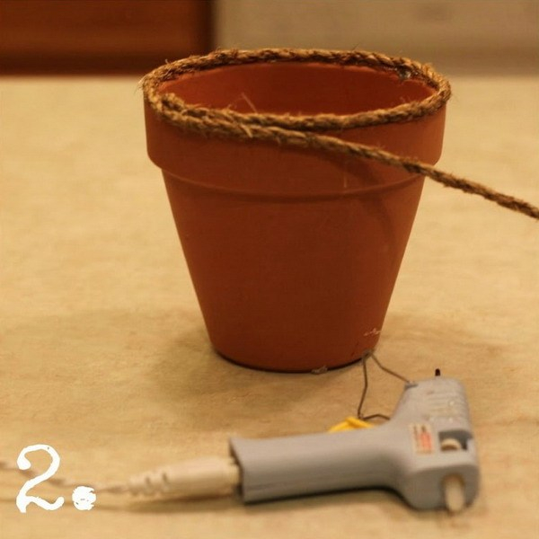 Украшаем скучные цветочные горшки: из джута, шпагата и веревки