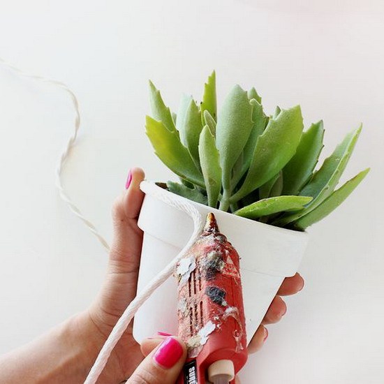 Украшаем скучные цветочные горшки: из джута, шпагата и веревки