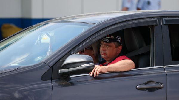 Отдыхающие едут в Крым, несмотря на взрывы на мосту и атаки дронов