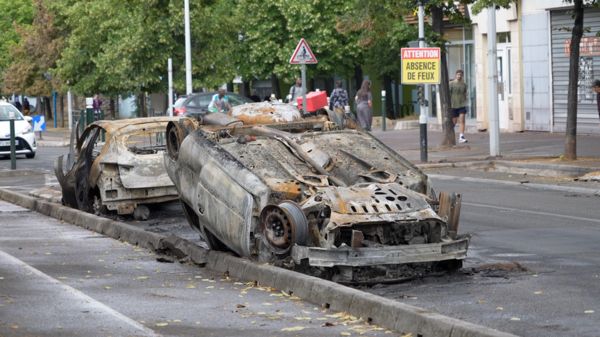 «Мирные методы не работают»: что говорят жители гетто во Франции после беспорядков