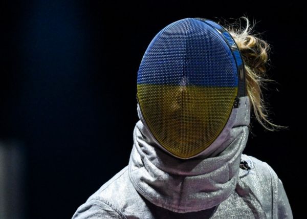 Украинка Ольга Харлан, которая отказалась пожать руку сопернице из России, получила путевку на Олимпиаду. Что известно о скандале с фехтовальщицей