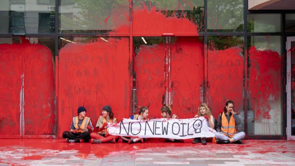 По просьбам трудящихся и назло Путину: Британия решила затормозить зеленую революцию