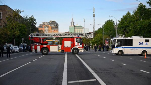 Удар беспилотников по Москве, один упал недалеко от здания Минобороны: что известно