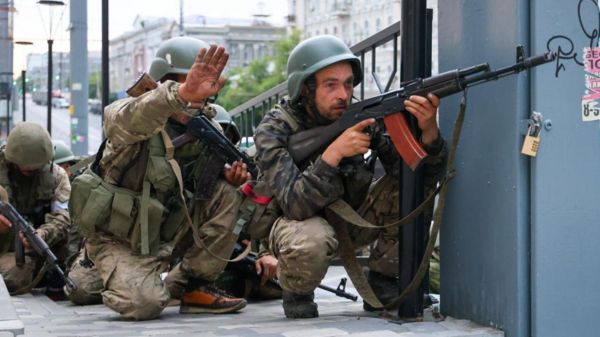 «Мы из телеграма всё узнавали, как и вы». Командир ЧВК «Вагнер» рассказывает, как для них прошел мятеж и что будет с наемниками дальше