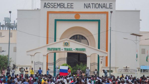 Переворот в Нигере: глава президентской гвардии объявил себя лидером страны