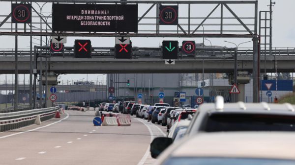 Отдыхающие едут в Крым, несмотря на взрывы на мосту и атаки дронов