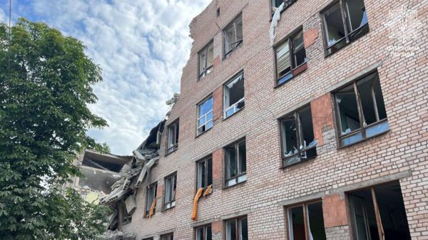 При российском обстреле Кривого Рога ракета попала в жилой дом, есть погибшие