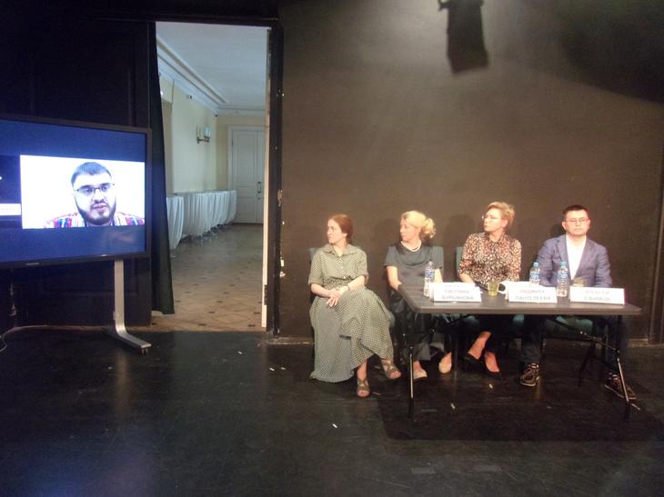 МЕЦЕНАТЫ ПОДЕЛИЛИСЬ ОПЫТОМ В ТЕАТРЕ