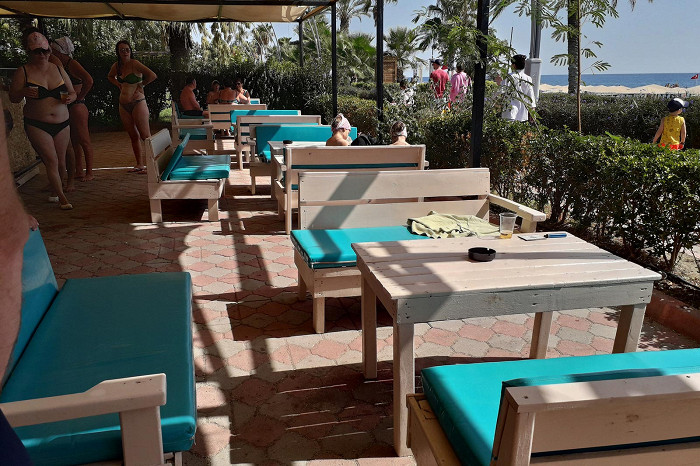 Странное питание, грубые аниматоры и лебеди за доллар: отзыв о среднем отеле в Турции, в который хочется возвращаться