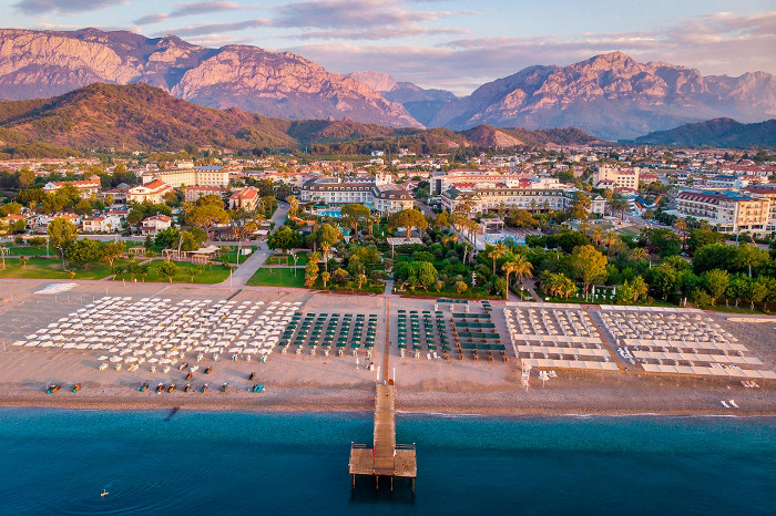 Странное питание, грубые аниматоры и лебеди за доллар: отзыв о среднем отеле в Турции, в который хочется возвращаться