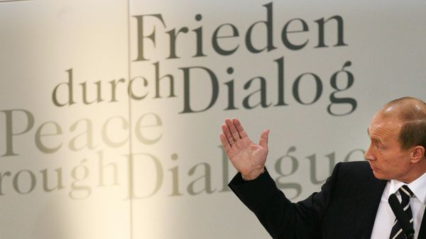 «Мы русские и мы не можем ошибаться». Как дипломаты потеряли влияние на Путина и не остановили войну