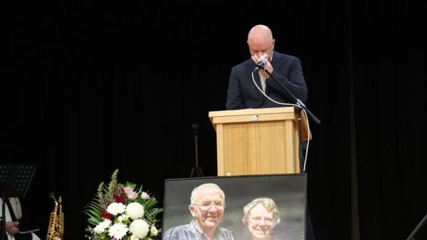 В Австралии сотни людей пришли на похороны супругов, умерших от отравления грибами