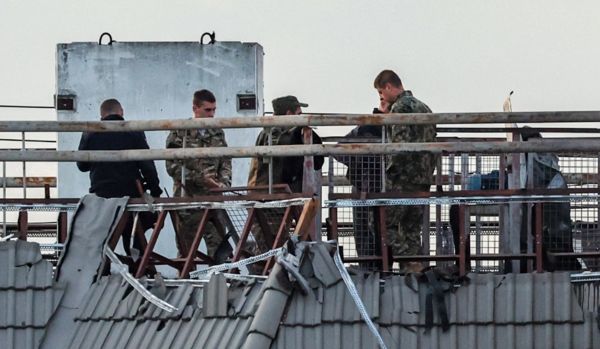 Новая атака дронов под Москвой: обломки упали во дворе многоэтажного дома