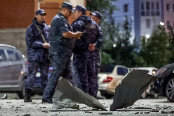 Новая атака дронов под Москвой: обломки упали во дворе многоэтажного дома