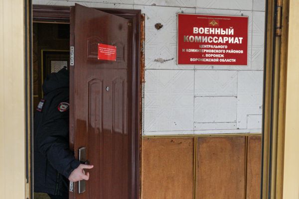 В России новая волна поджогов военкоматов. Задержанные винят телефонных мошенников