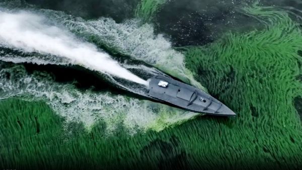 Украинские военные впервые показали журналистам свои боевые морские дроны