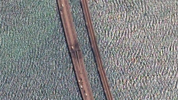 Россия обвинила Украину в ракетных ударах по Крымскому мосту. Что известно