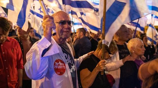 «Мы заснули за рулем». Как судебная реформа Нетаньяху стала угрозой для Израиля и есть ли выход