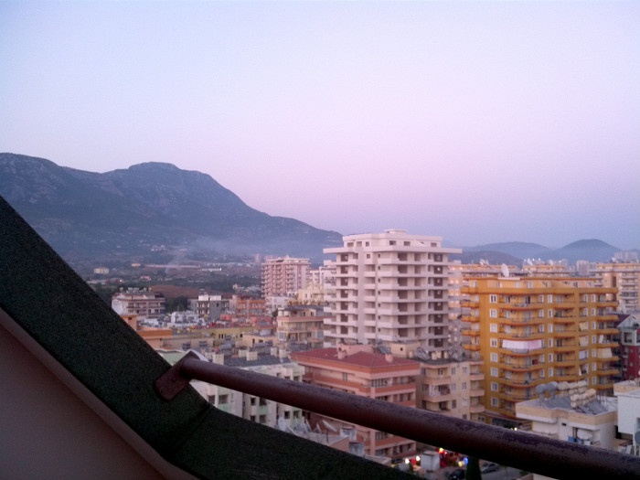 Потерянные сумки, «съедающие глазами» турки и половая инфекция: разгромный отзыв об Аланье