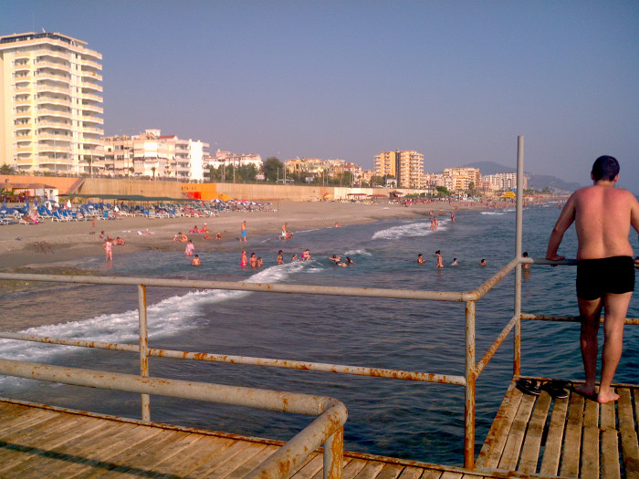 Потерянные сумки, «съедающие глазами» турки и половая инфекция: разгромный отзыв об Аланье