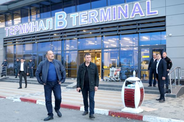 Почему произошел еврейский погром в Махачкале? Отвечают эксперты и местные жители