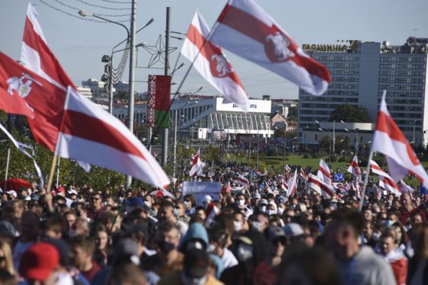 Отца Саши Филипенко арестовали, ЕС отказался снимать санкции с «кошелька Лукашенко». Главные новости в Беларуси за неделю