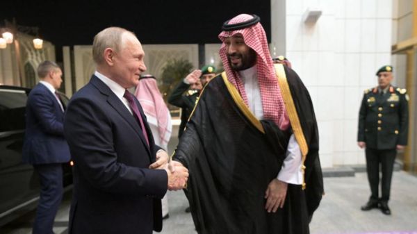 «Он сам напросился в Кремль»: как в Иране отнеслись к поездке президента Раиси к Путину