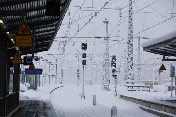 В Европе преодолевают последствия невиданного снегопада, в Британии похолодало до -12°С