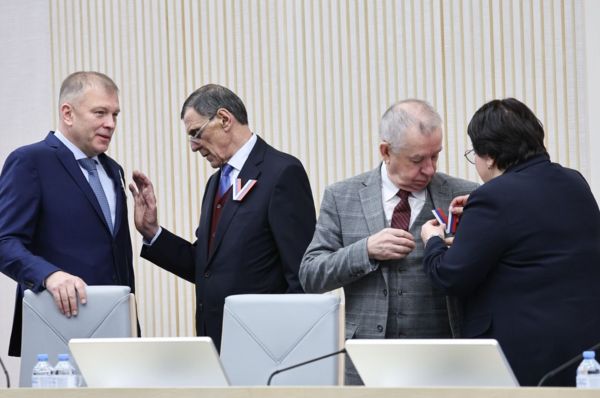 Путин пятый раз идет на выборы. Вот как к ним готовятся власть и оппозиция