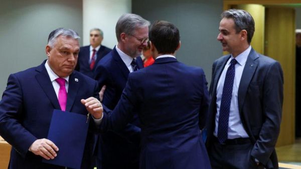 Венгрия заблокировала помощь Евросоюза Украине, но не препятствовала началу переговоров о ее членстве в ЕС