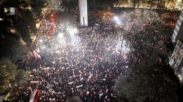 Против Туска, ЕС и «русского мира». В Варшаве состоялась многотысячная акция оппозиции
