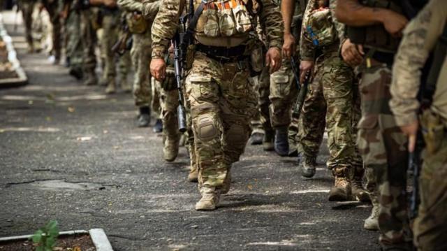 В украинскую армию можно попасть не только по призыву, но и по объявлению. И желающих много