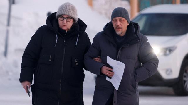 Семья и соратники Навального не могут найти его тело. Что известно