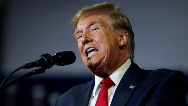 «Это безмозгло, это постыдно». Джо Байден обрушился на Дональда Трампа из-за его слов о нежелании защищать союзников по НАТО