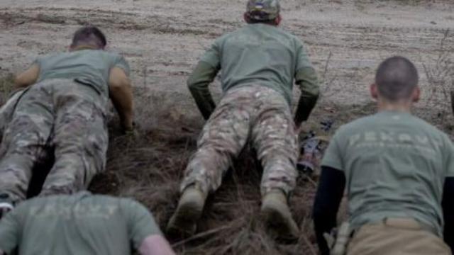 В украинскую армию можно попасть не только по призыву, но и по объявлению. И желающих много