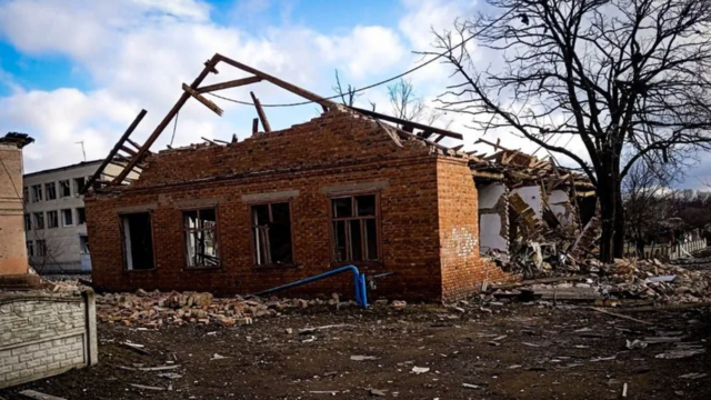 «Жизнь в поселке превратилась в ад». Как жители покидают Сумскую область, находящуюся под обстрелами