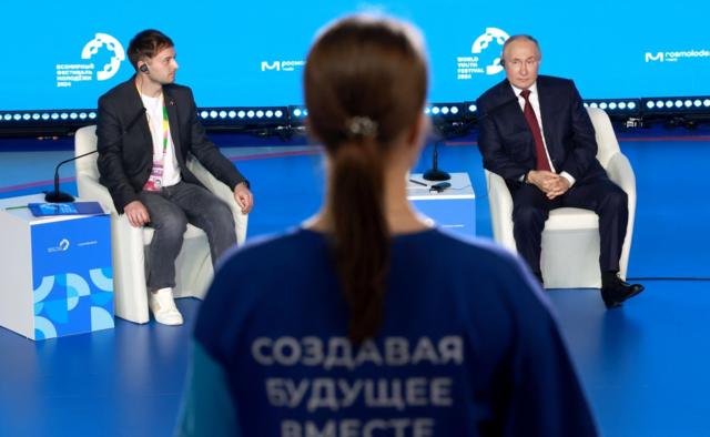 Огурцы или помидоры. С чем Владимир Путин идет на пятый срок