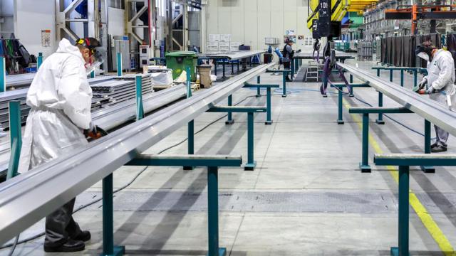 Передел собственности, ручное управление, дефицит кадров. Как война изменила экономику России