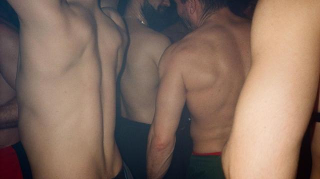 «Они приехали искать секс»: что стоит за рейдами силовиков на эротические вечеринки в России