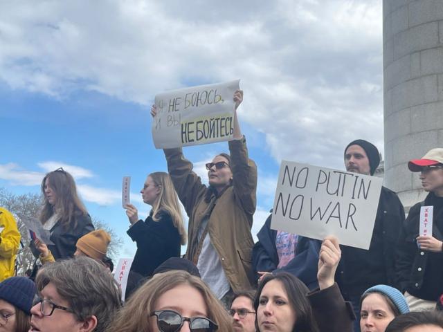 «Которым ты дал надежду». Как в городах мира прошла акция «Полдень против Путина»