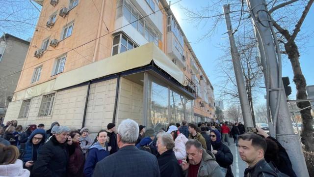 «Которым ты дал надежду». Как в городах мира прошла акция «Полдень против Путина»